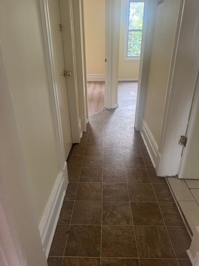 Building Photo - 239 Bayview Ave