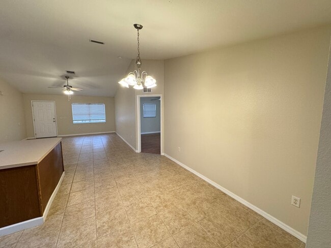 Building Photo - $300 OFF A MONTH OF RENT! Lovely, Spacious 2 Bedroom, 2 Bathroom Home in Sebring!!