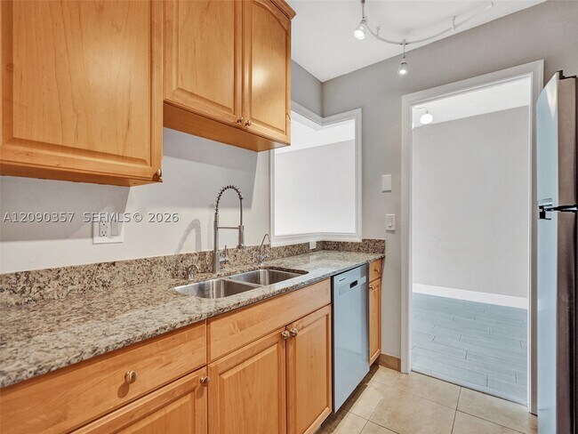 Building Photo - 400 N Riverside Dr