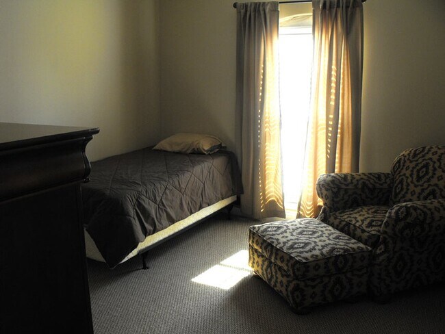 Building Photo - 147 Smithbrook Rd