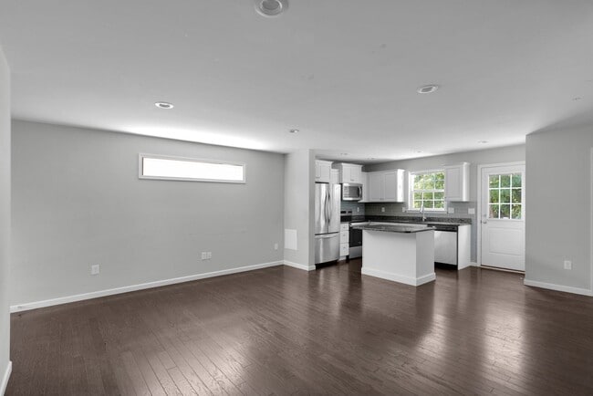 Building Photo - Welcome to Bethlehem's Central Park West