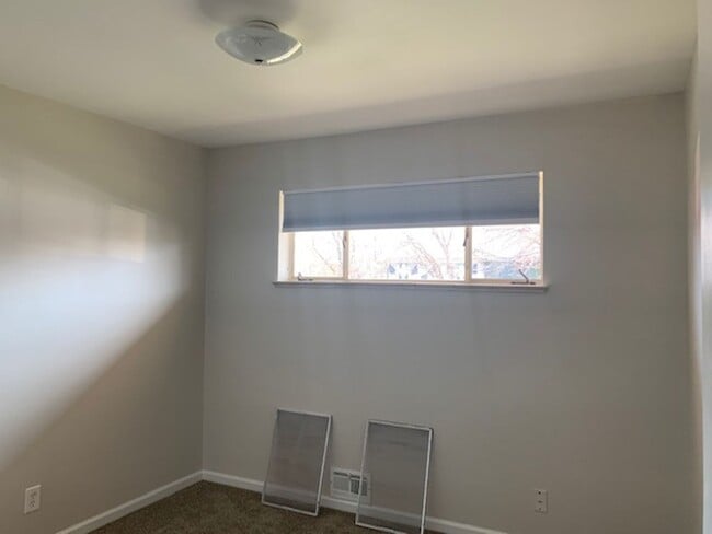 Building Photo - 3 bed 2 bath Ranch w/ finished basement in...