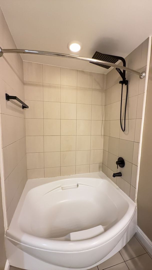 Building Photo - Stunningly Remodeled Studio High-Rise Unit For Rent