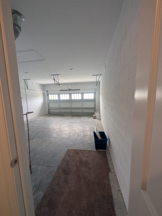 Building Photo - 7552 SW 56th Pl