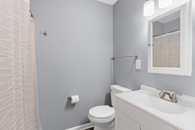 Building Photo - 310 Country Club Villa Dr