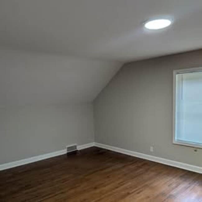 Building Photo - House for Rent