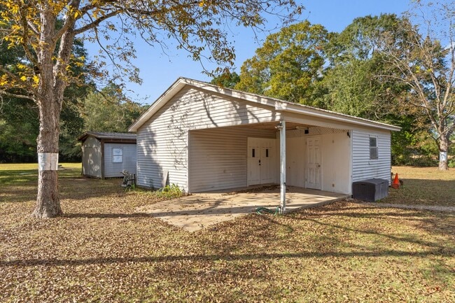 Building Photo - 3 bedrooms 2 bathroom