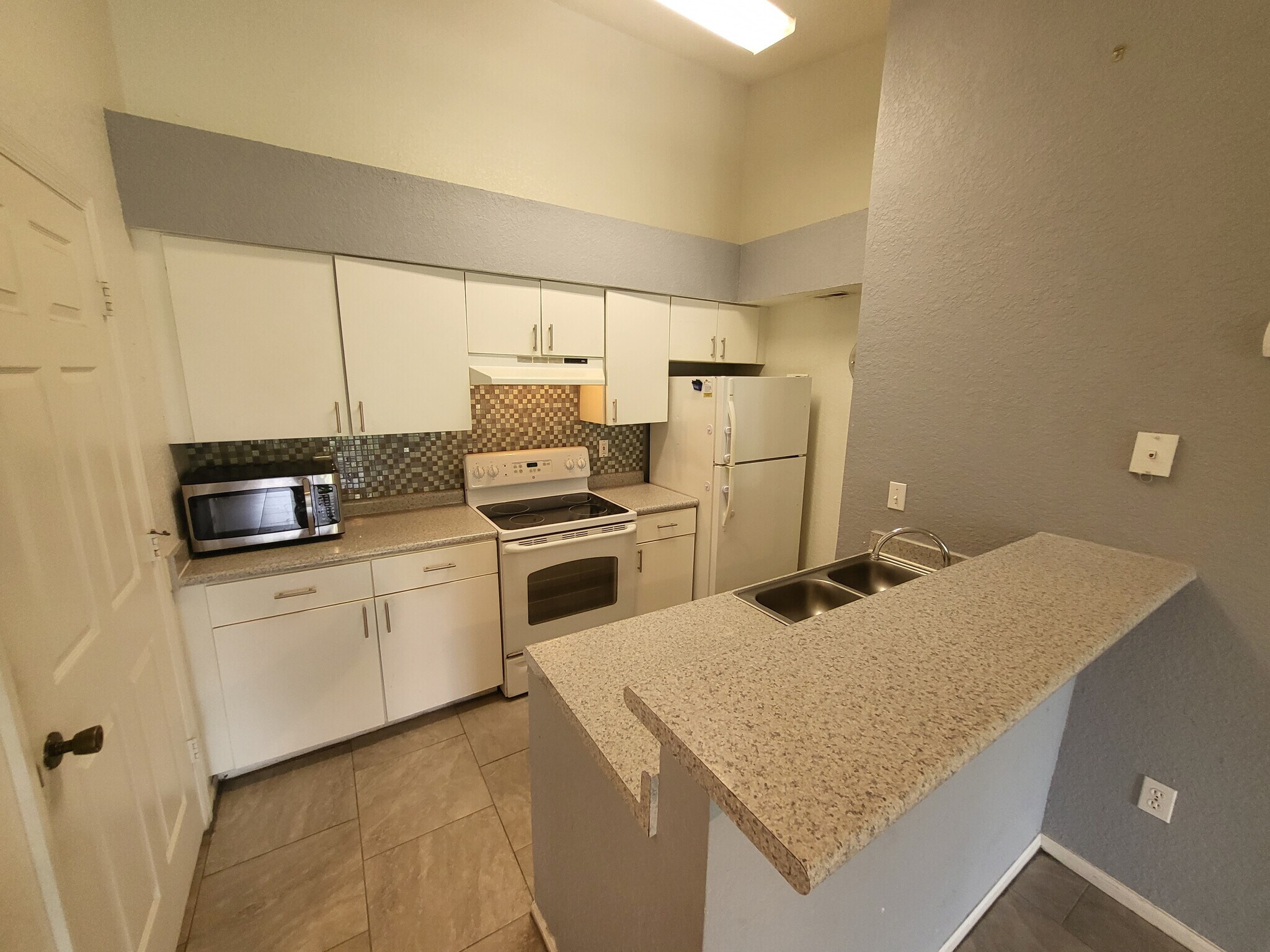 Building Photo - 5064 Park Central Dr