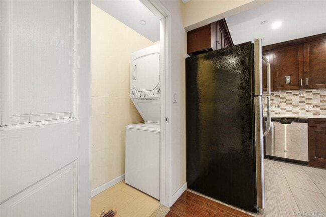 Building Photo - 94-11 65th Rd