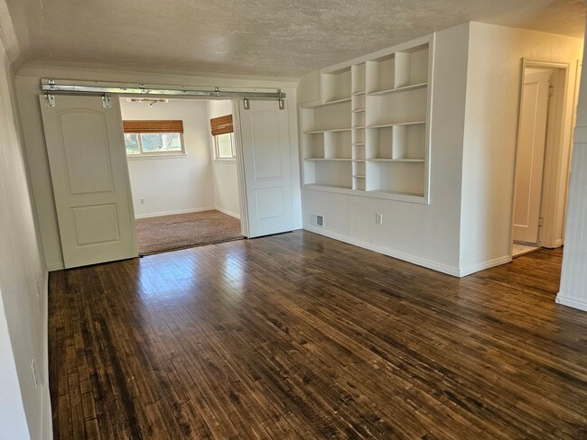 Building Photo - Beautiful 3 Bedroom/2 Bathroom in Bountiful