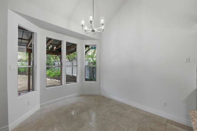 Building Photo - 9312 Roxanna Dr