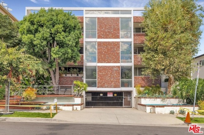 Primary Photo - 7949 Selma Ave