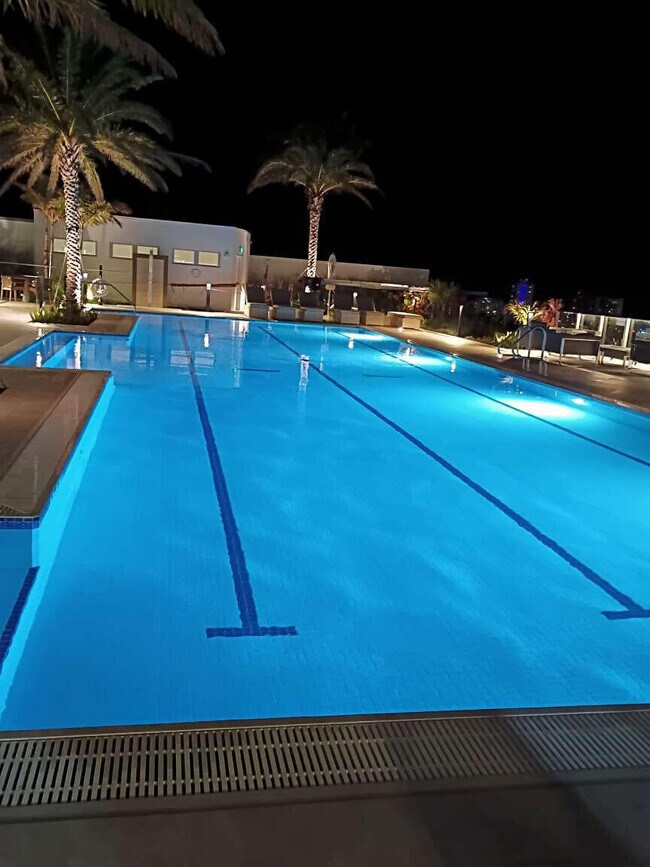 Building Photo - 220 Lake Shore Dr