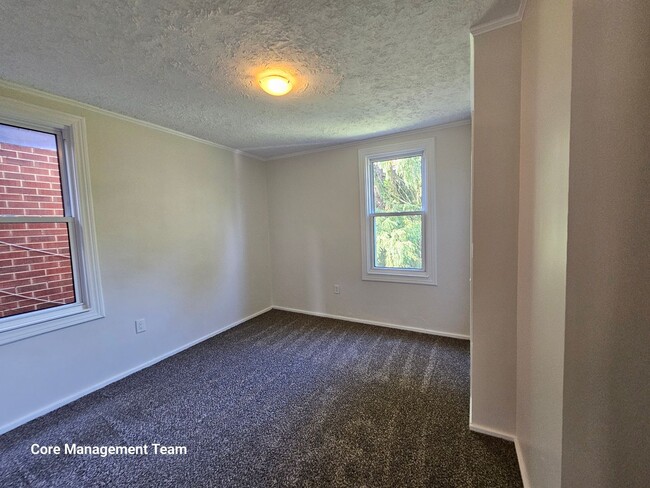 Building Photo - Amazing 4 bedroom 1 bath home in Avalon