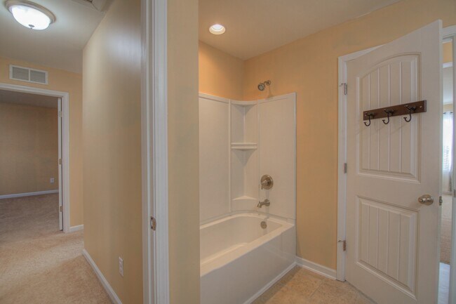 Building Photo - 2298 Dewey Dr