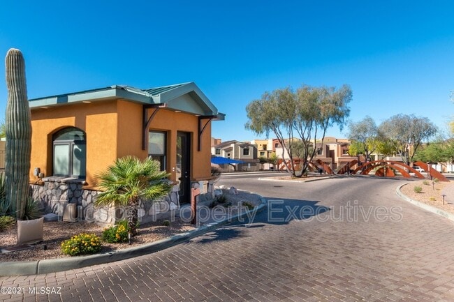 Building Photo - 2442 E Emerald Moon Dr