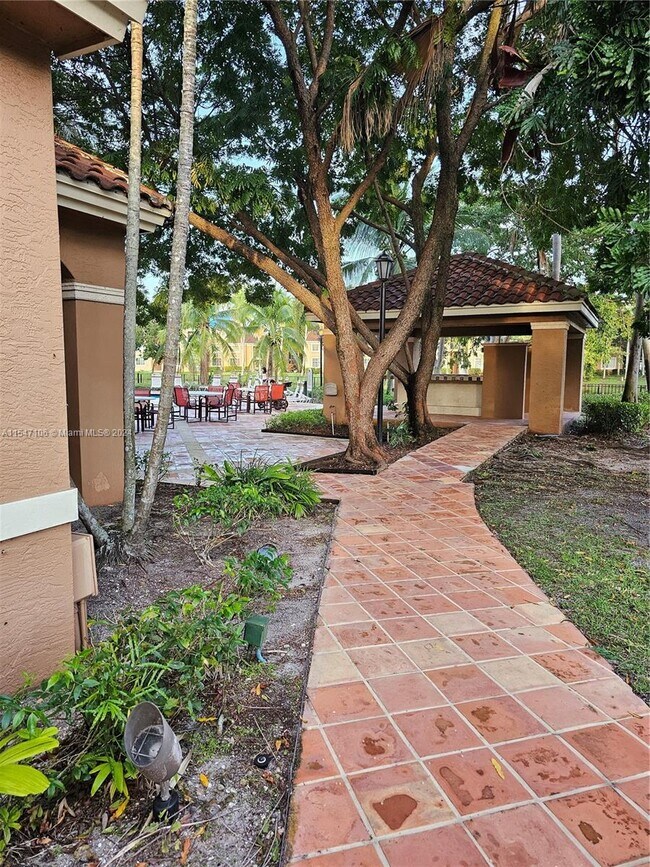 Building Photo - 4832 N State Rd 7