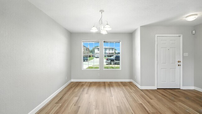 Building Photo - 209 Hinge Loop
