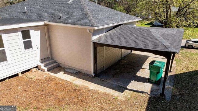 Building Photo - 2215 Gordon Cir