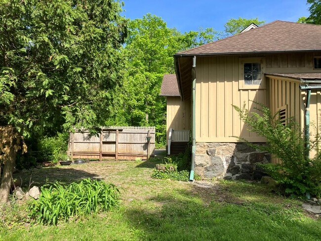 Building Photo - 501-511-511 Lane Gate Rd