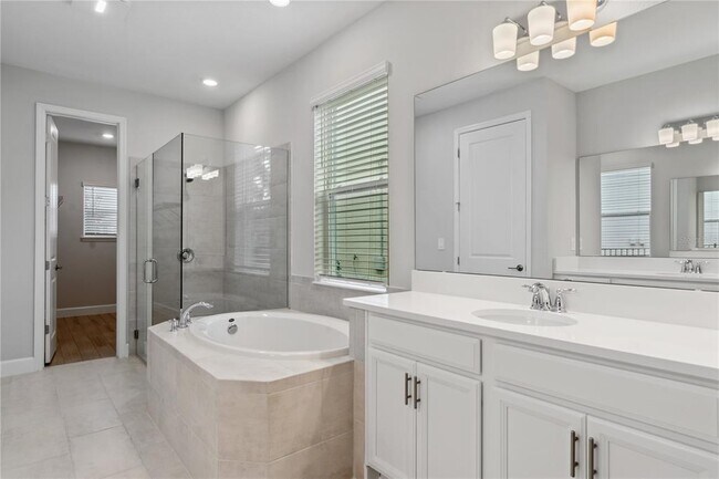 Building Photo - 512 Bellflower Way