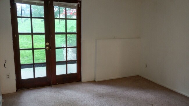 Building Photo - 1 bed, 1 Bath, 800 sqft with washer/dryer ...