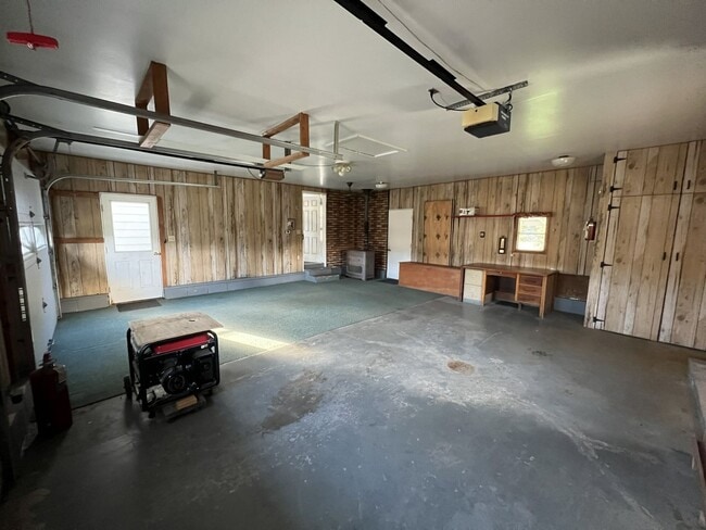 Building Photo - TWO BEDROOM HOME IN WILLIAMSBURG - GREAT L...