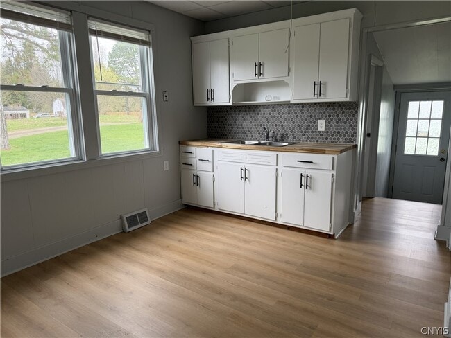 Building Photo - 9141 River Rd