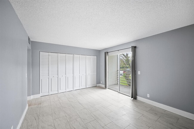 Building Photo - 436 Fanshaw K