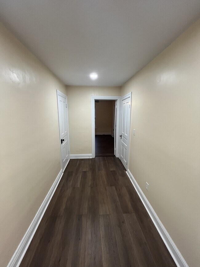 Building Photo - 314 Main St