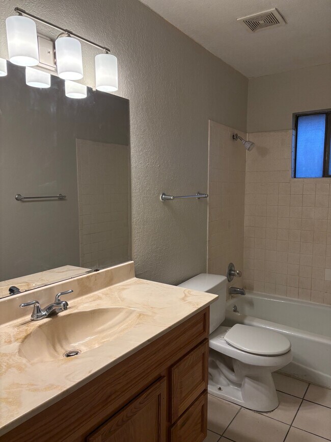 Building Photo - 1901 Amy Sue Dr