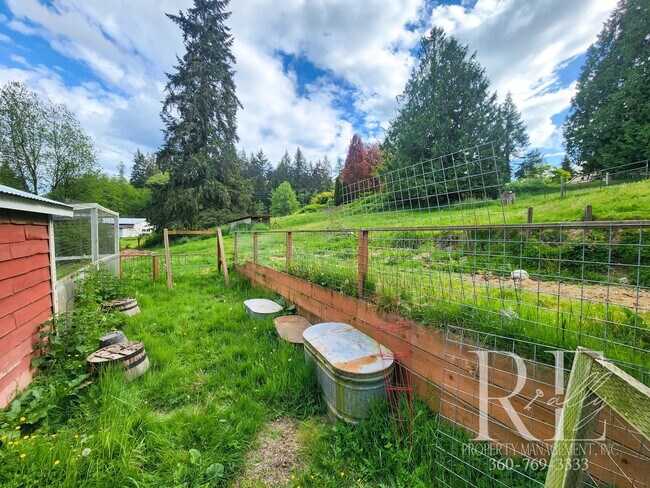 Building Photo - Forest-Edged Retreat with Pasture Access –...