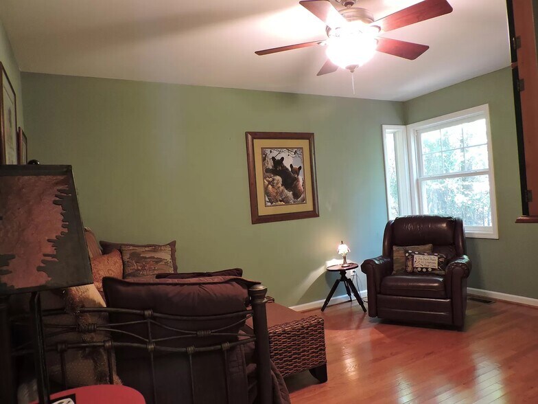 Building Photo - 125 Lost Tree Rd