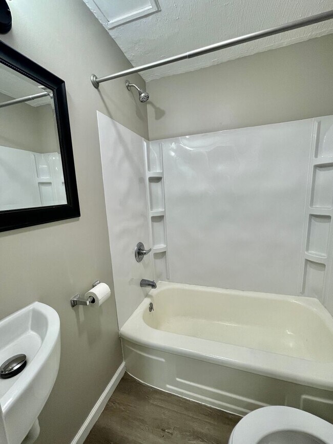 Building Photo - Remodeled Studio HOUSE with Fence and Garage