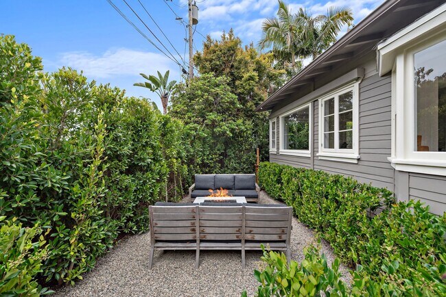 Building Photo - Classic Modern Cottage in Laguna Village