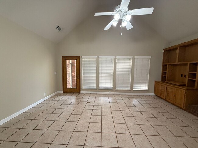 Building Photo - Right On The Green- 3 Bedroom Updated Home on Battle Creek