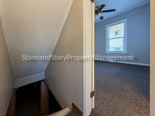 Building Photo - 3 bedroom 2 bath near Washburn University