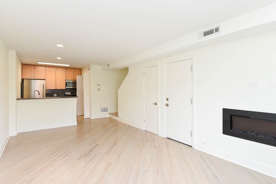 Building Photo - 949 W Grace St