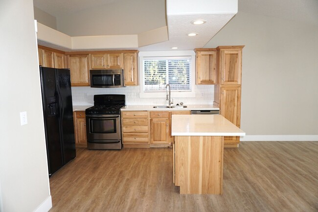 Building Photo - 3-Bedroom  Remodeled Home in Meridian