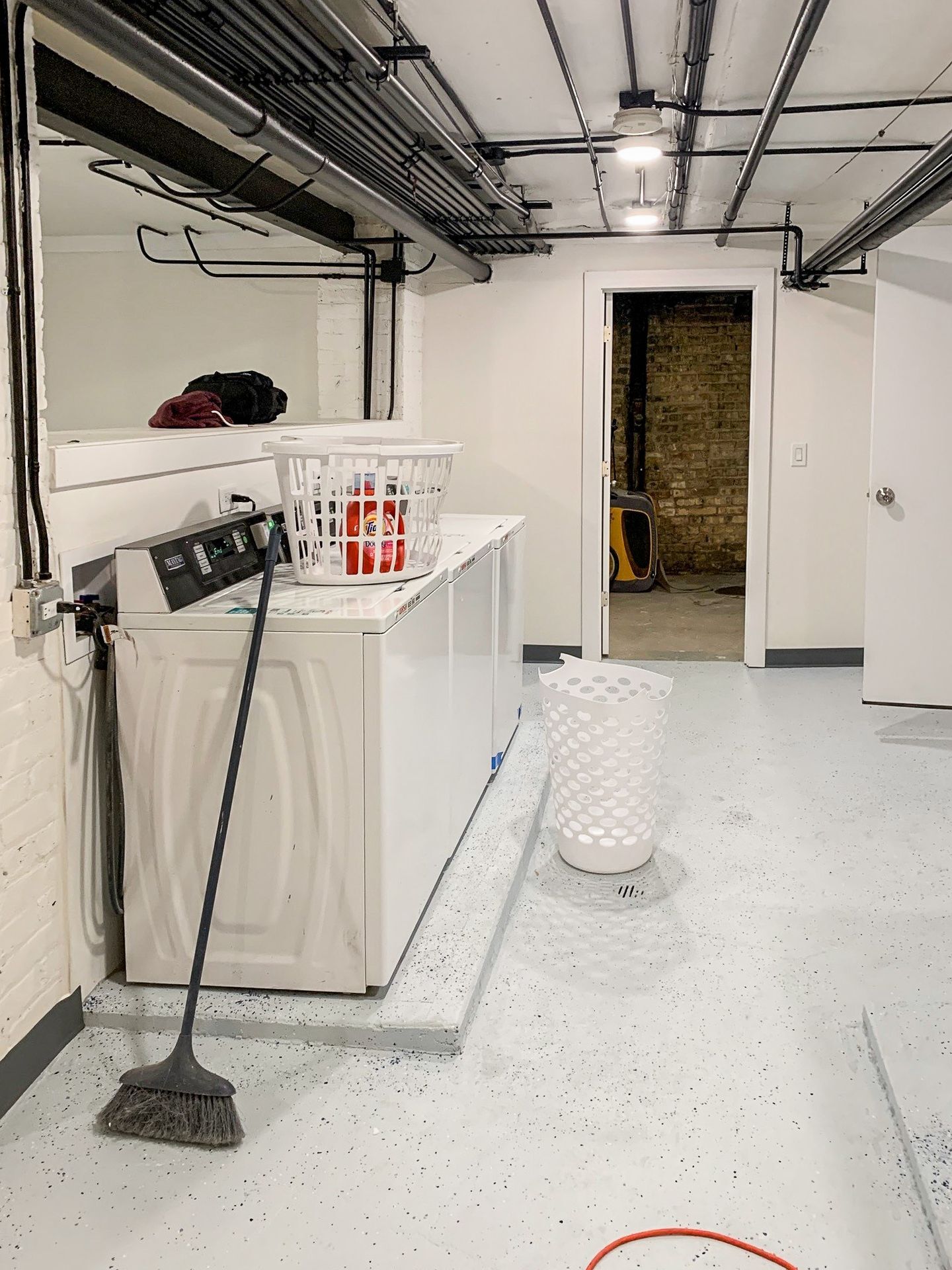 Building Photo - 2903 N Clark St