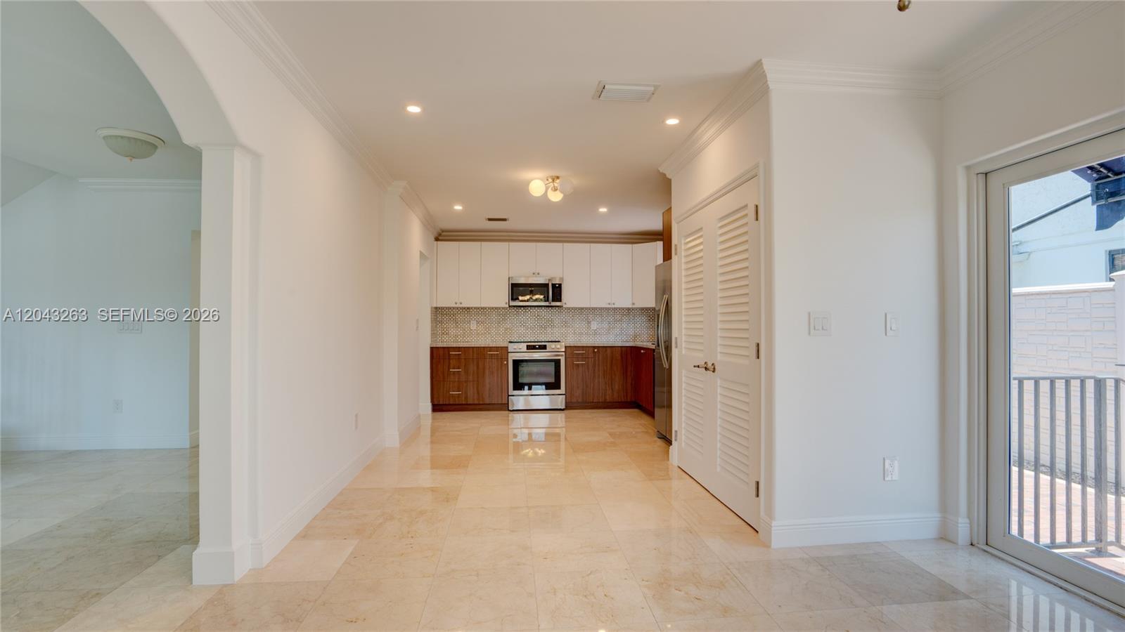 Building Photo - 500 SW 51st Ct