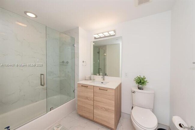 Building Photo - 16385 Biscayne Blvd