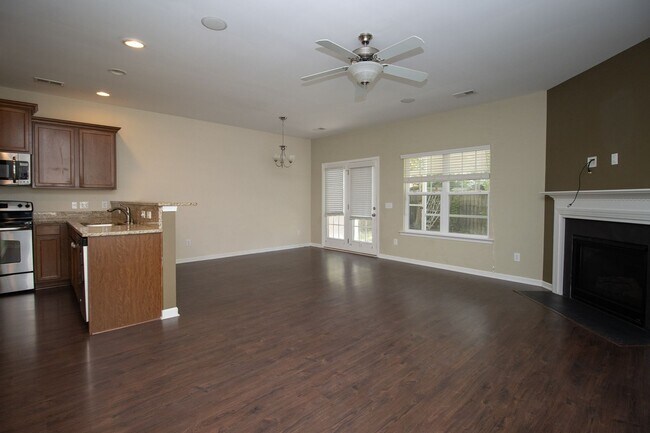 Building Photo - 106 Shumard Oak Ct