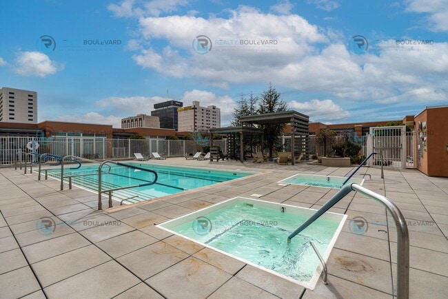 Building Photo - Modern 1 Bedroom 1 Bath Luxury Condo at Th...