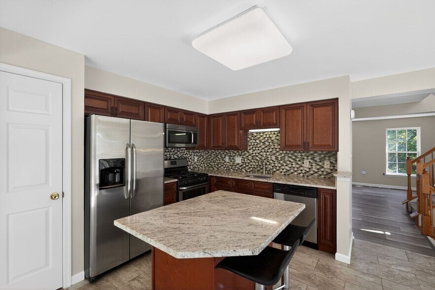Building Photo - 21 Golf View Ct