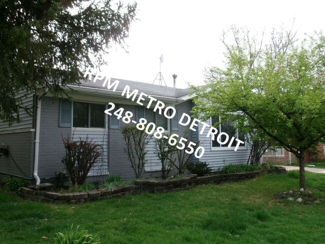 Building Photo - Move in ready Ranch Style Home in Westland