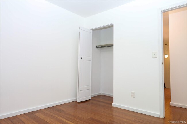 Building Photo - 259 Village Ct