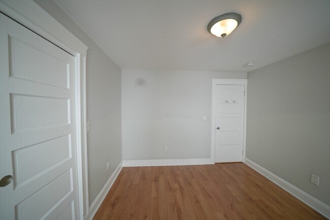 Building Photo - 15 Merrymount Ave