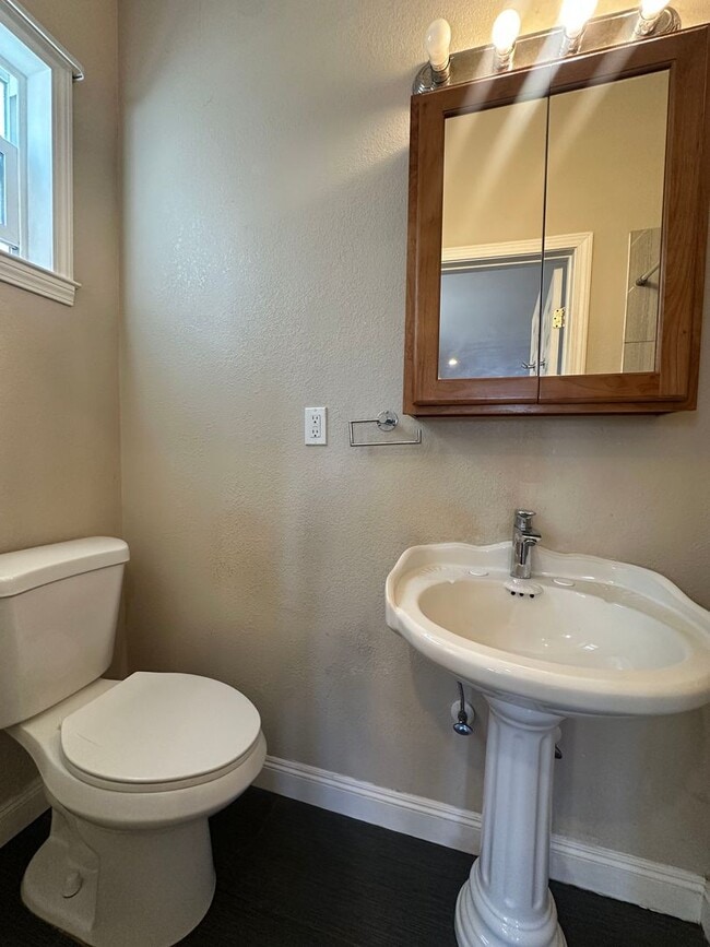 Building Photo - Tran 59th Triplex