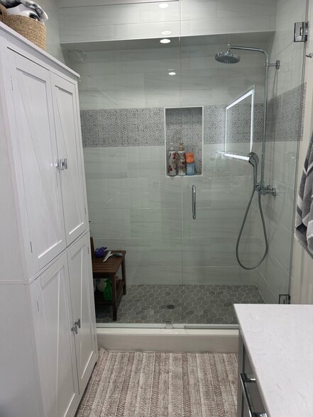 Walk-in shower - 11452 S Marco Polo Ln